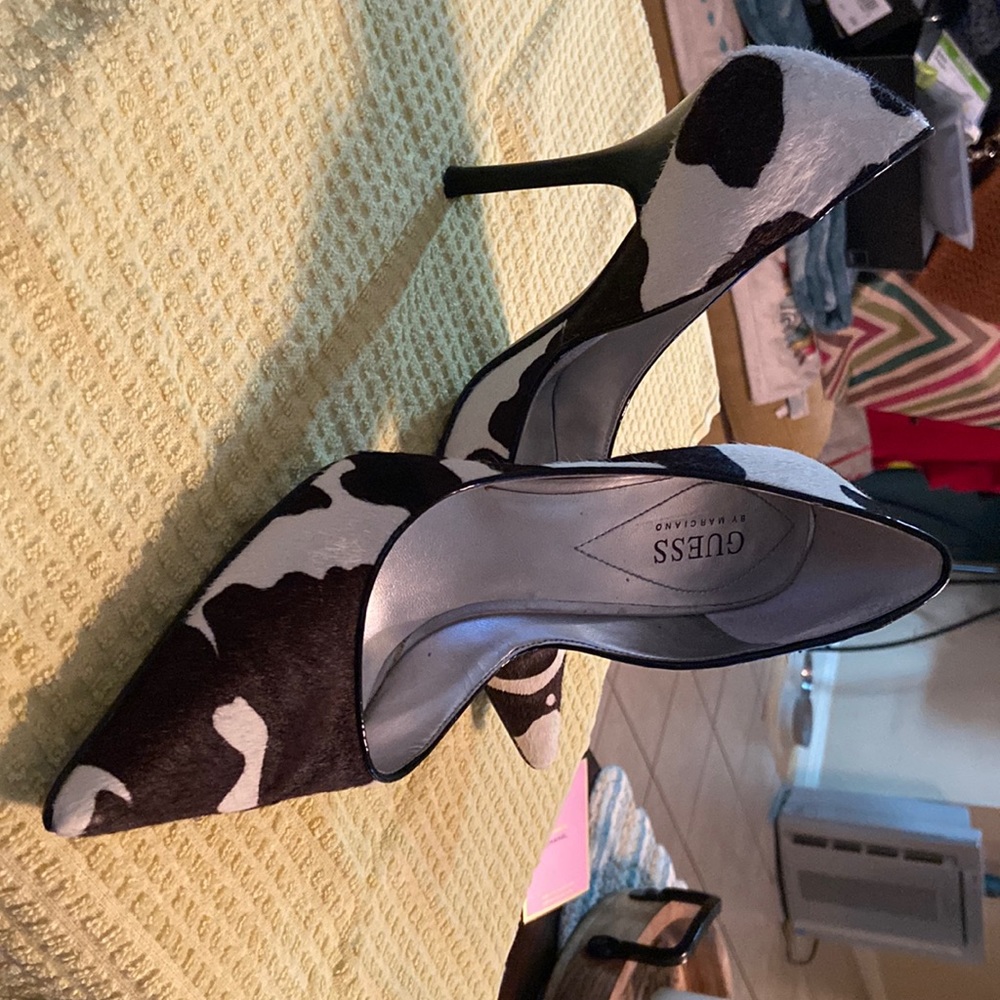 Guess Carrie Pump